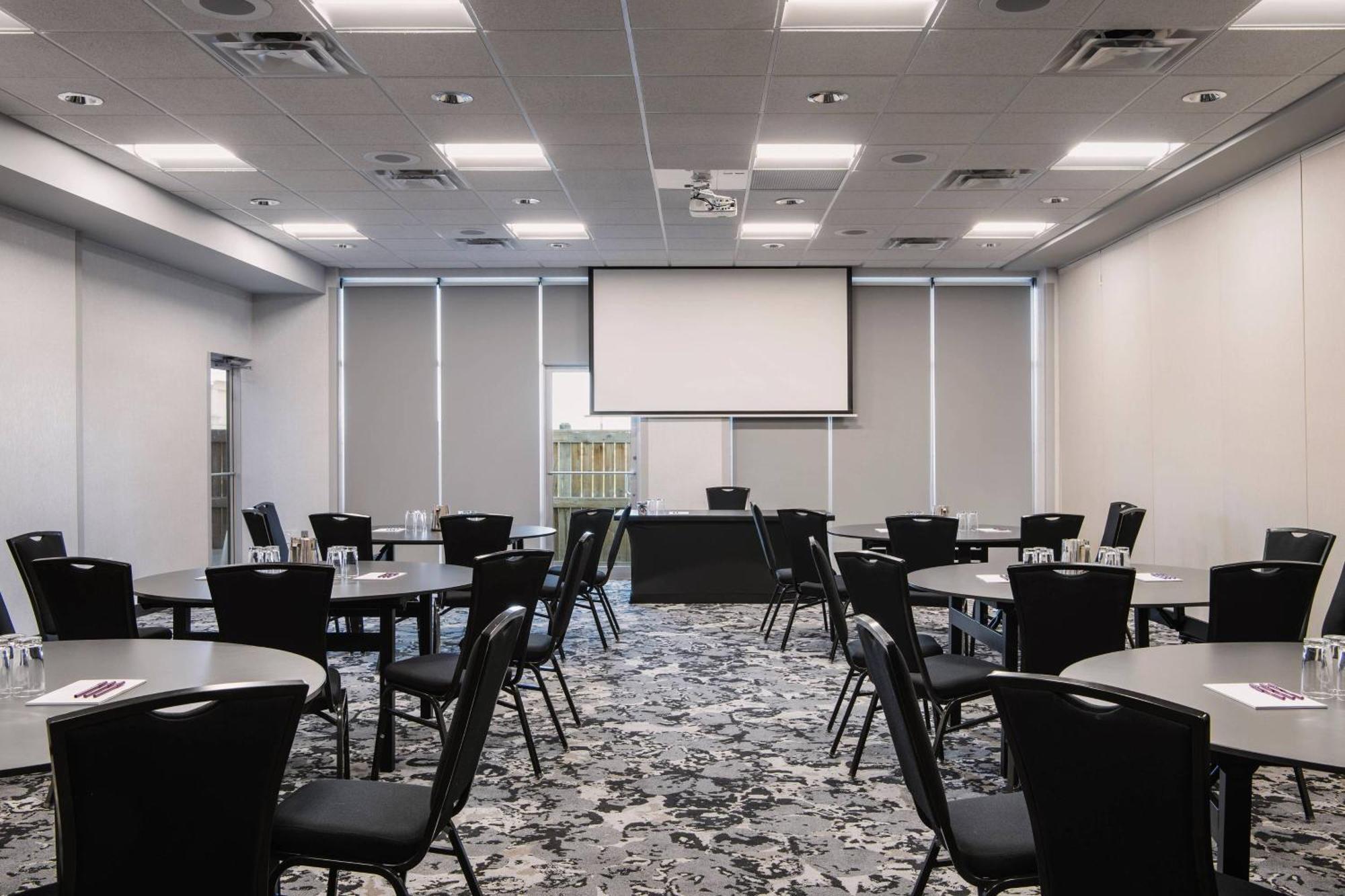 Hotel By Marriott Winnipeg